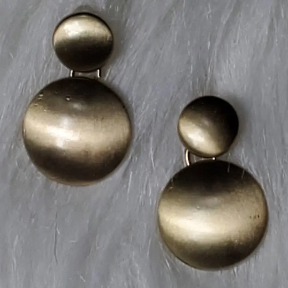 NEW Women's Jewelry Goldtone Double Round Drop Earrings - Picture 1 of 3